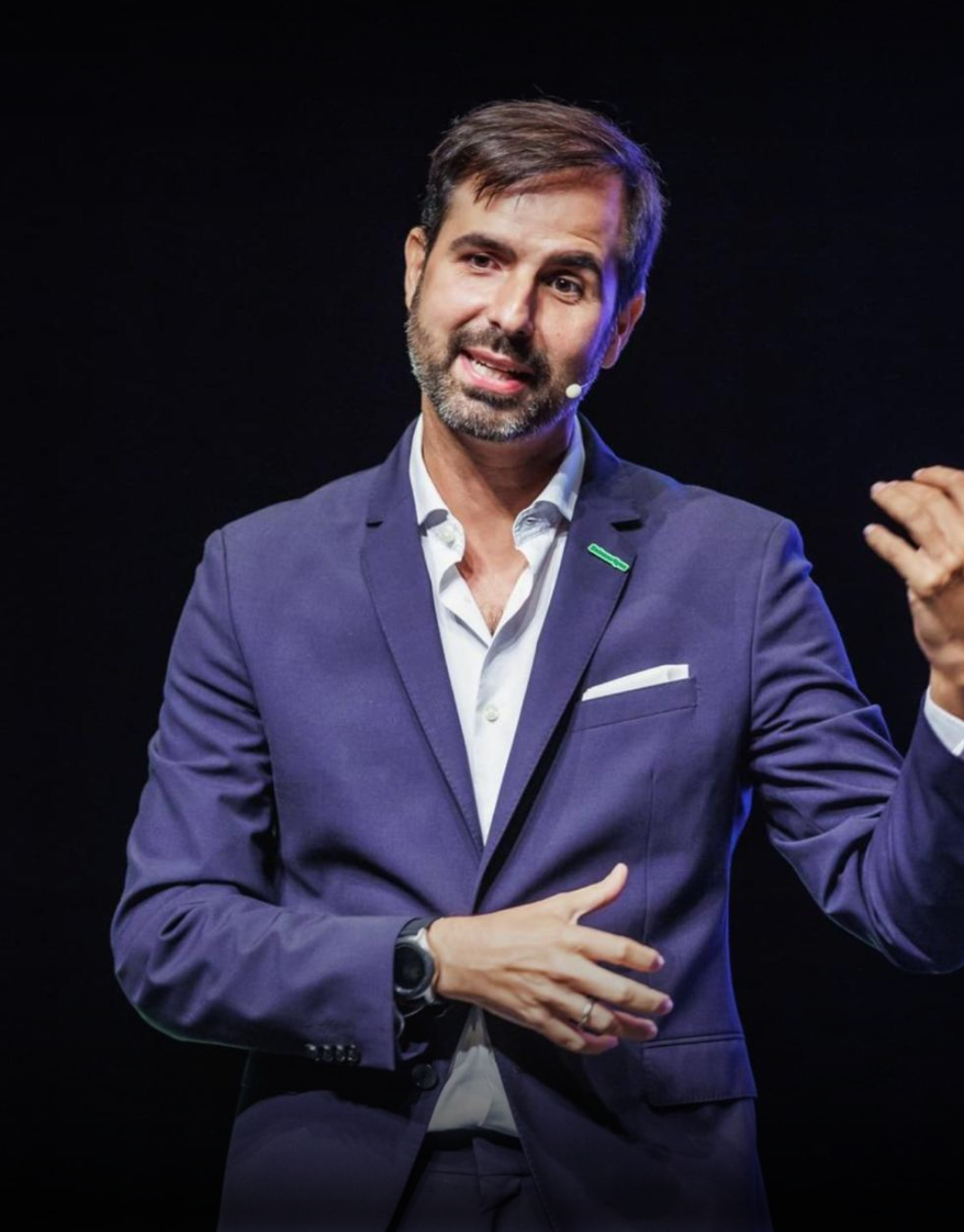 Miguel P Martins